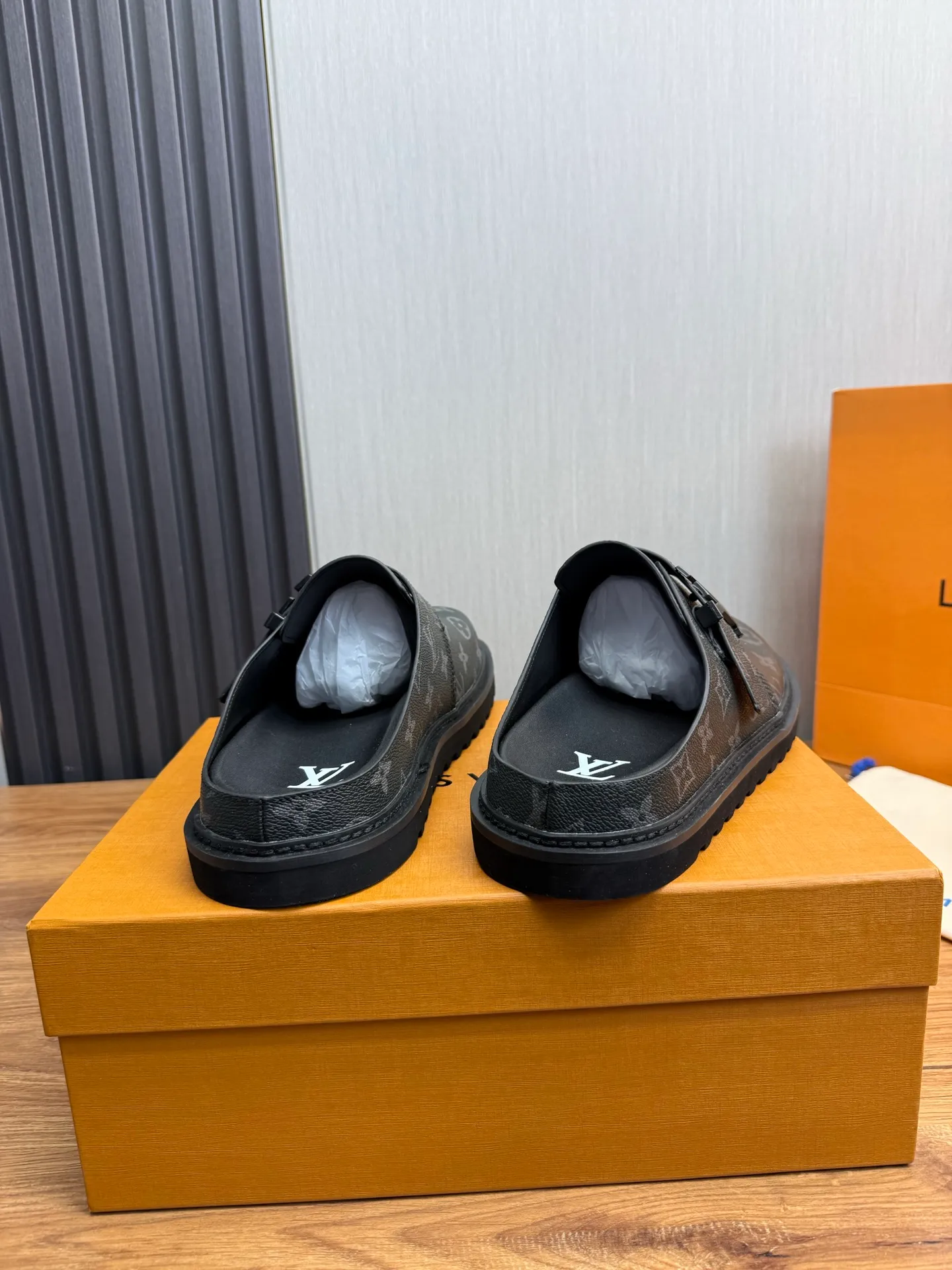 Men's men's shoes 460💰 Lv. Popular couple slippers hot sale🩷💚 🩴Official website one to one production 35-45 sizes 45 46 🉑️Customized!